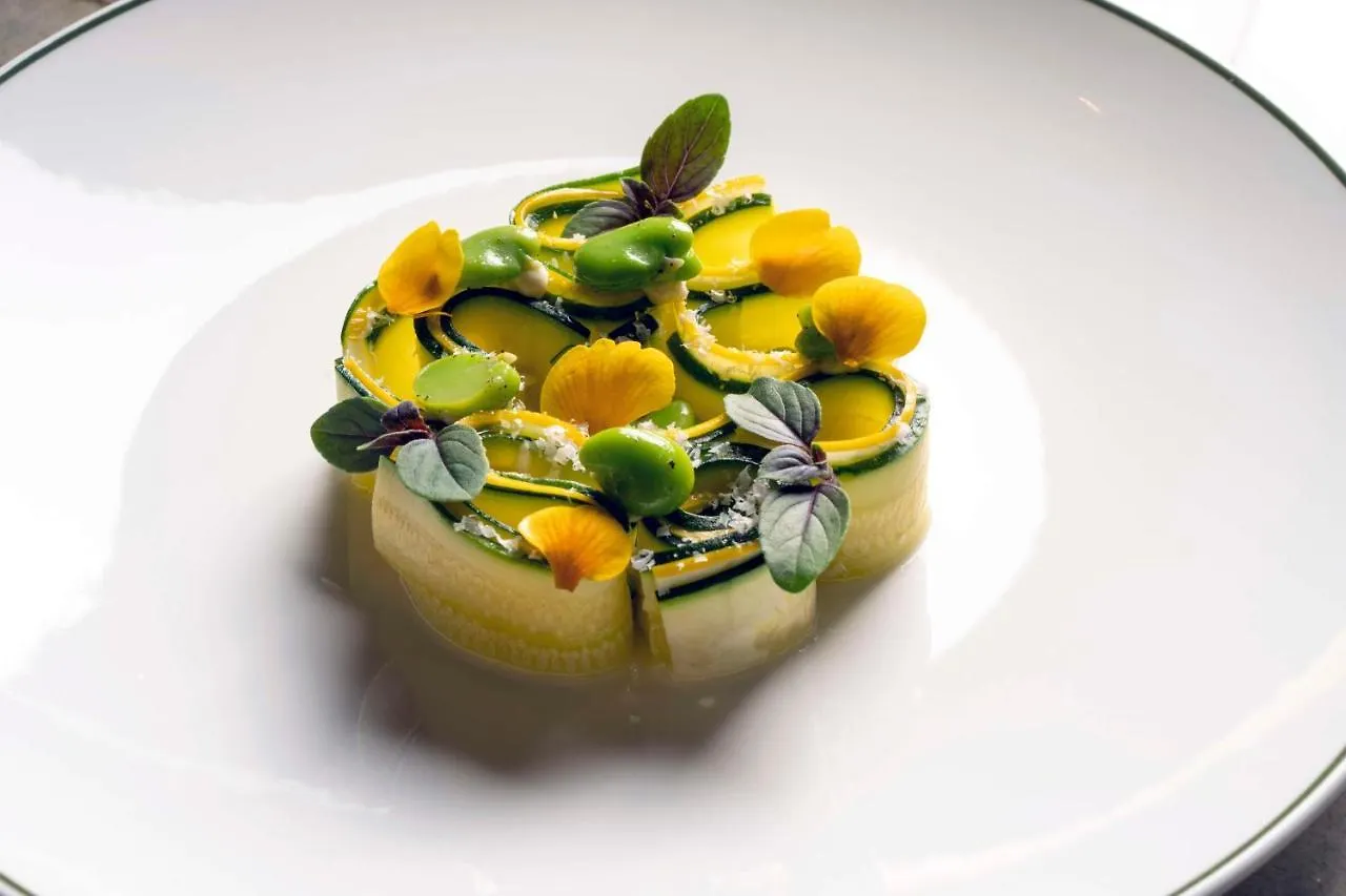 Radisson Collection Hotel, Santa Sofia Milan 5*,